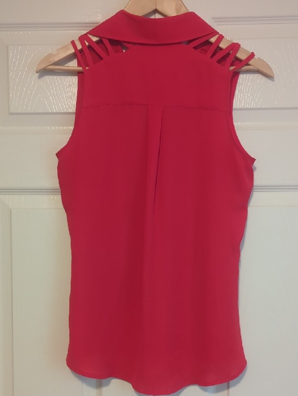 Express Portofino Sleeveless Red Button-Down Blouse - Picture 4 of 4